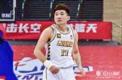 孙铭徽首节5中0无得分却送出4助攻展现组织能力