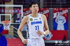 周琦内线统治力十足 12中8砍下19分11板5前场板