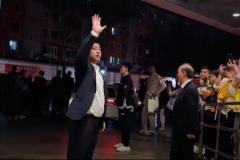 山西球迷赛后高呼“继续战斗” 主帅潘江鞠躬致谢