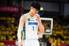 北京男篮今晚将回顾曾凡博本赛季为球队奉献的珍贵时刻