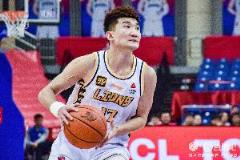 媒体人：广厦积极求变 孙铭徽提速关键 北京半场需应对策略
