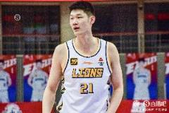 媒体人分析：北京队篮板球需加强，胡金秋4记中距离关键取胜