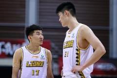 广厦半场篮板优势明显，前场板11-4领先北京