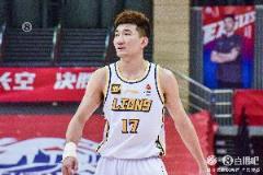 孙铭徽硬撼对手，19投8中砍下21分6助2断