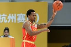 半场神勇！小巴里-布朗9投6中三分4中2砍下17分3助攻正负值+14
