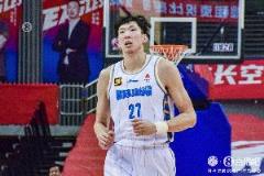 周琦半场高效输出7中6砍14分2板1帽