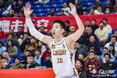 朱俊龙关键三分5中4 独得16分7板2助2断助球队取胜
