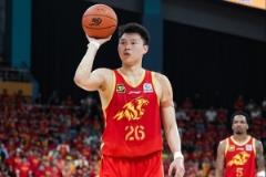 硬汉出战！吴骁带伤作战22分钟送出2分6板正负值+12