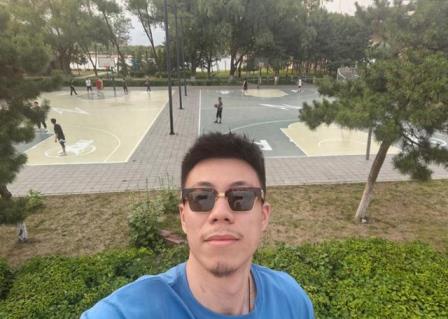 张镇麟分享新球场照片：为家乡增添两块小球场倍感荣幸
