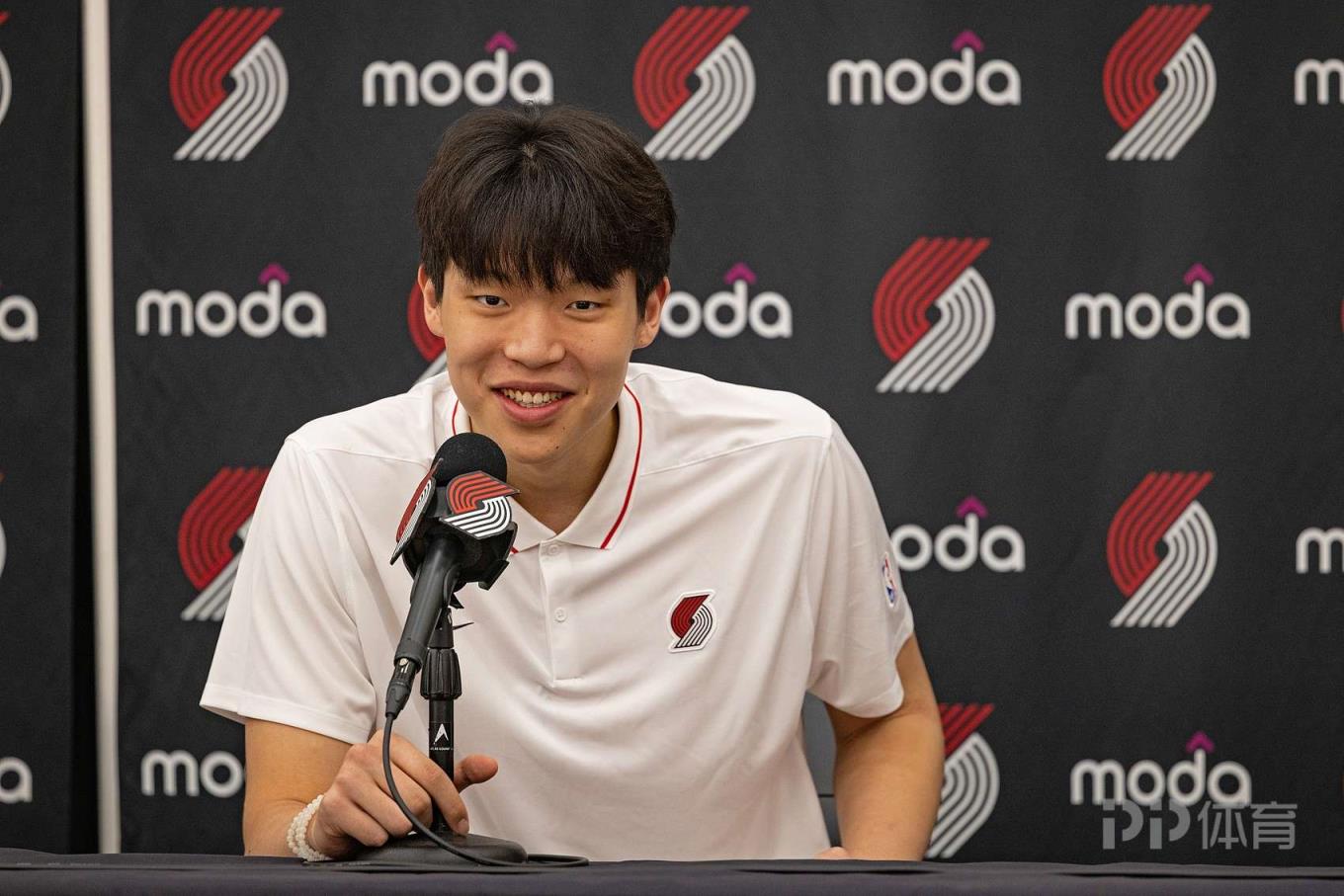 杨瀚森NBA夏联首秀自嘲：愿只打2分钟就被换下